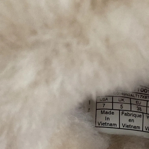 UGG shearling and metallic pink slip on slippers sz 7 great pre owned condition - Picture 4 of 5